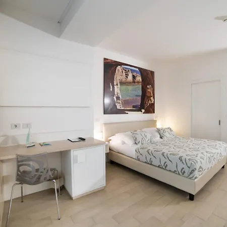 Est Hotel 4*