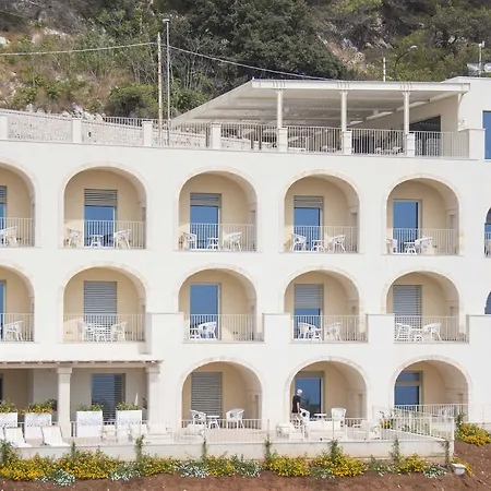 Est Santa Cesarea Terme